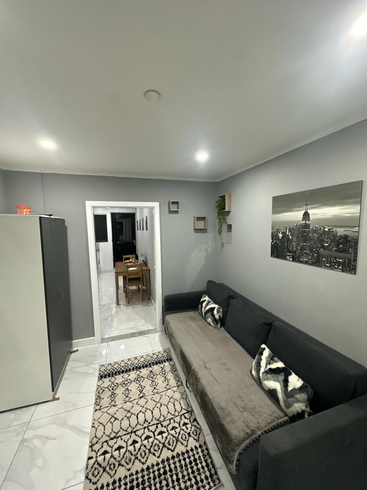2 Bedroom Flat With Hot Tub Кардифф Экстерьер фото
