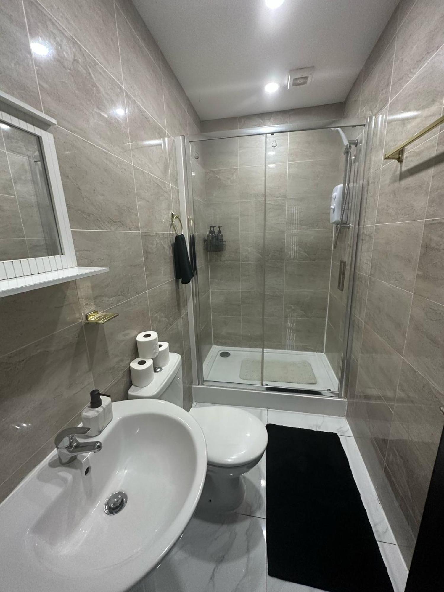 2 Bedroom Flat With Hot Tub Кардифф Экстерьер фото