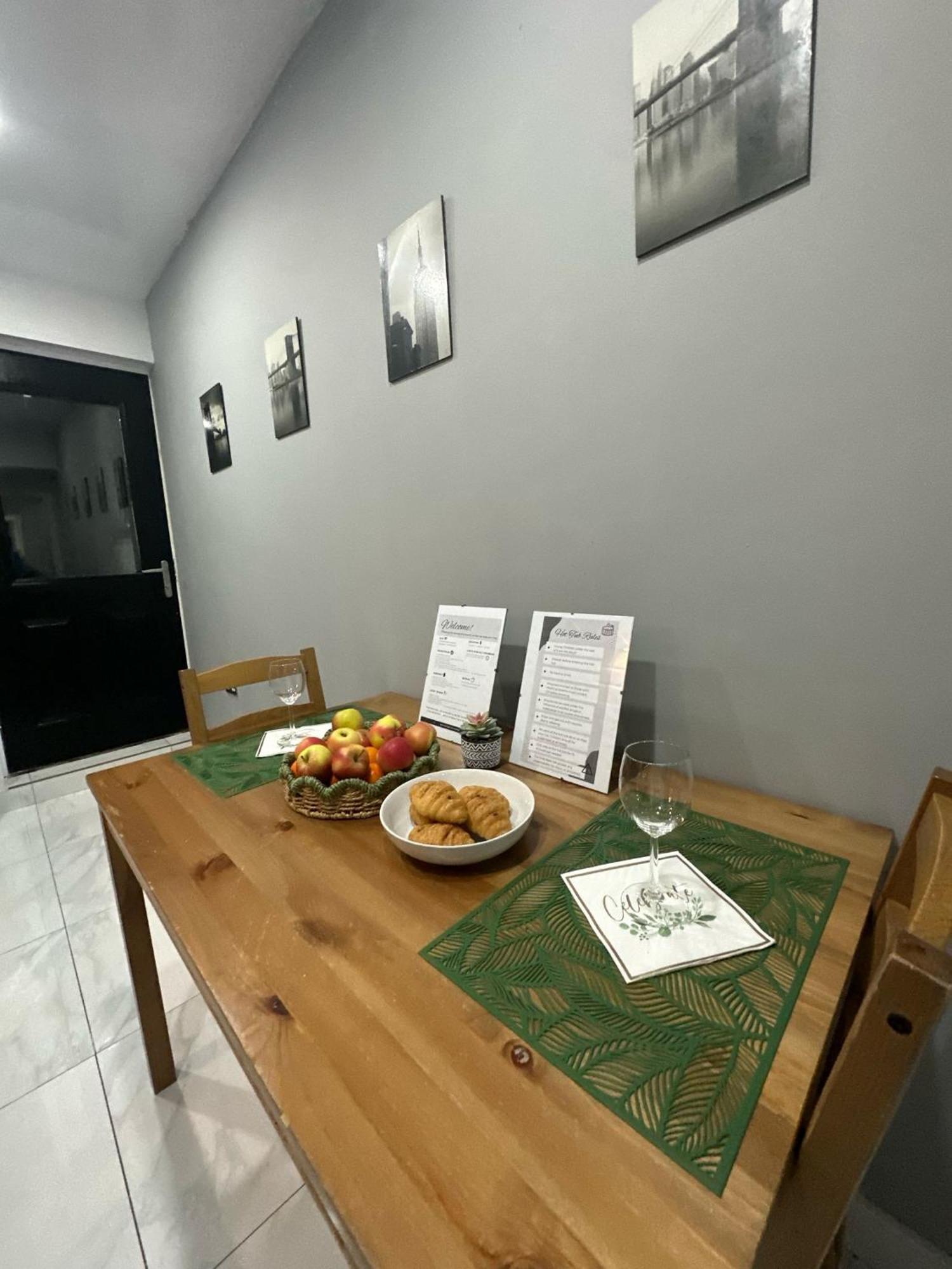 2 Bedroom Flat With Hot Tub Кардифф Экстерьер фото
