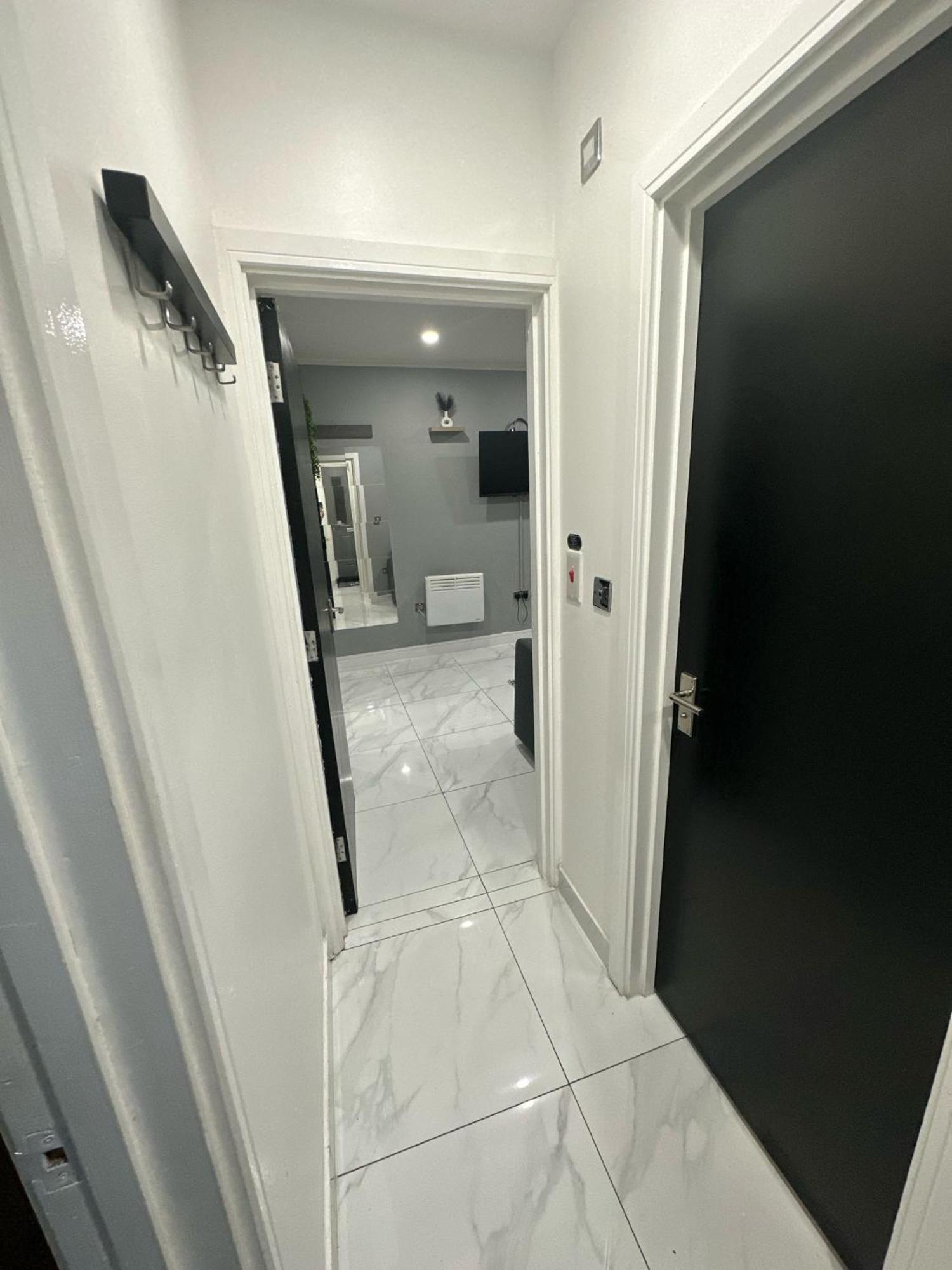 2 Bedroom Flat With Hot Tub Кардифф Экстерьер фото